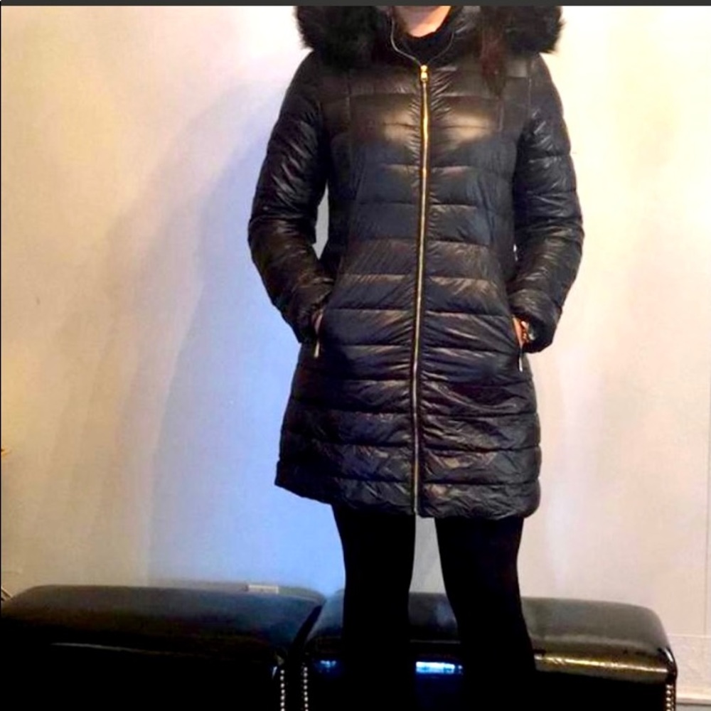 CALVIN KLEIN Black shiny puffer jacket with fur